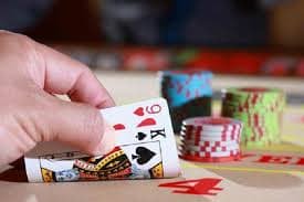 Pemain menikmati slot online rolex787 dari perangkat mobile di Indonesia